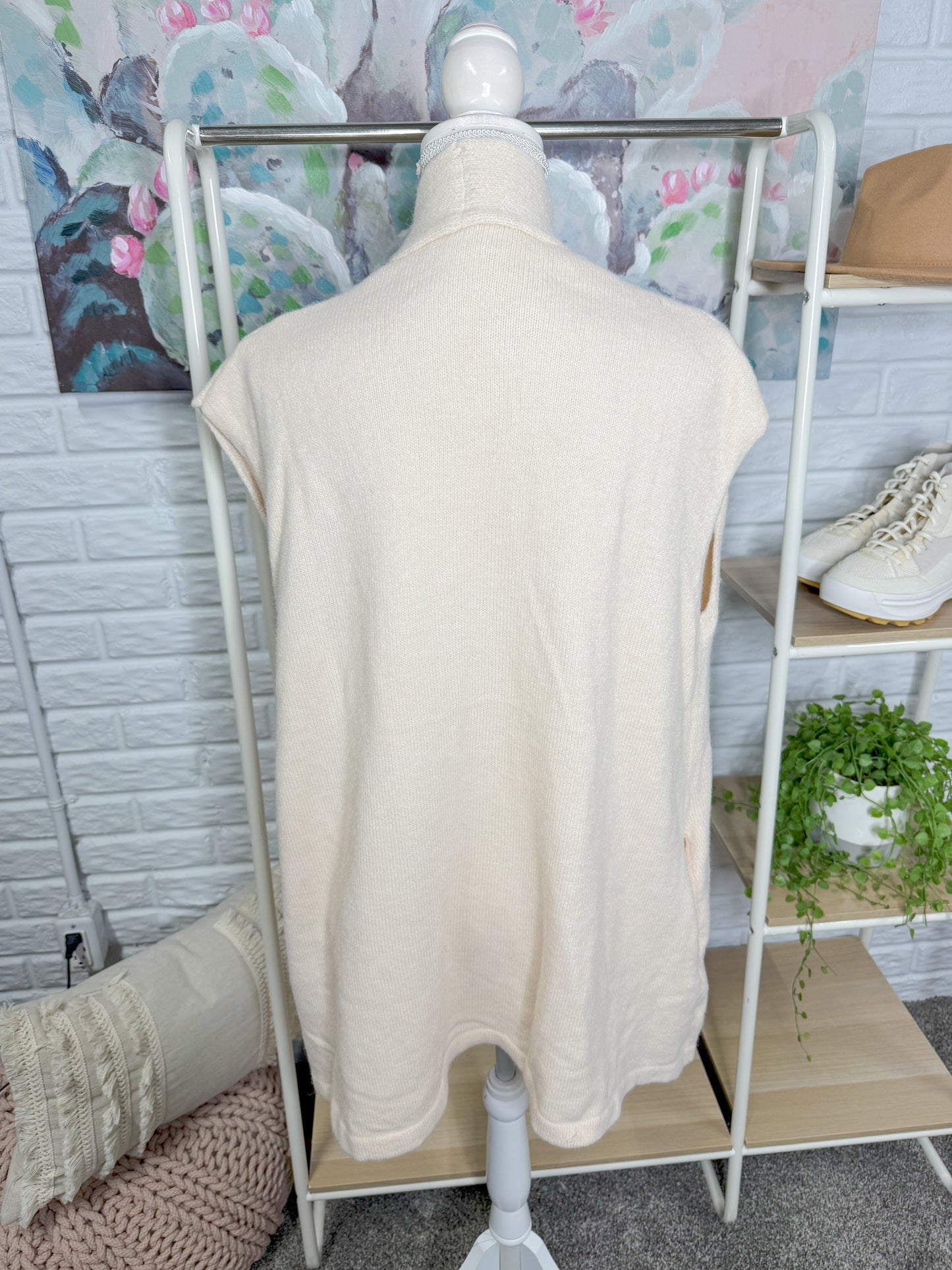 Cream Sleeveless Cardigan (M)