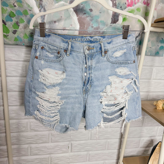 American Eagle 90’s Boyfriend Distressed Shorts Flower Pockets (4)