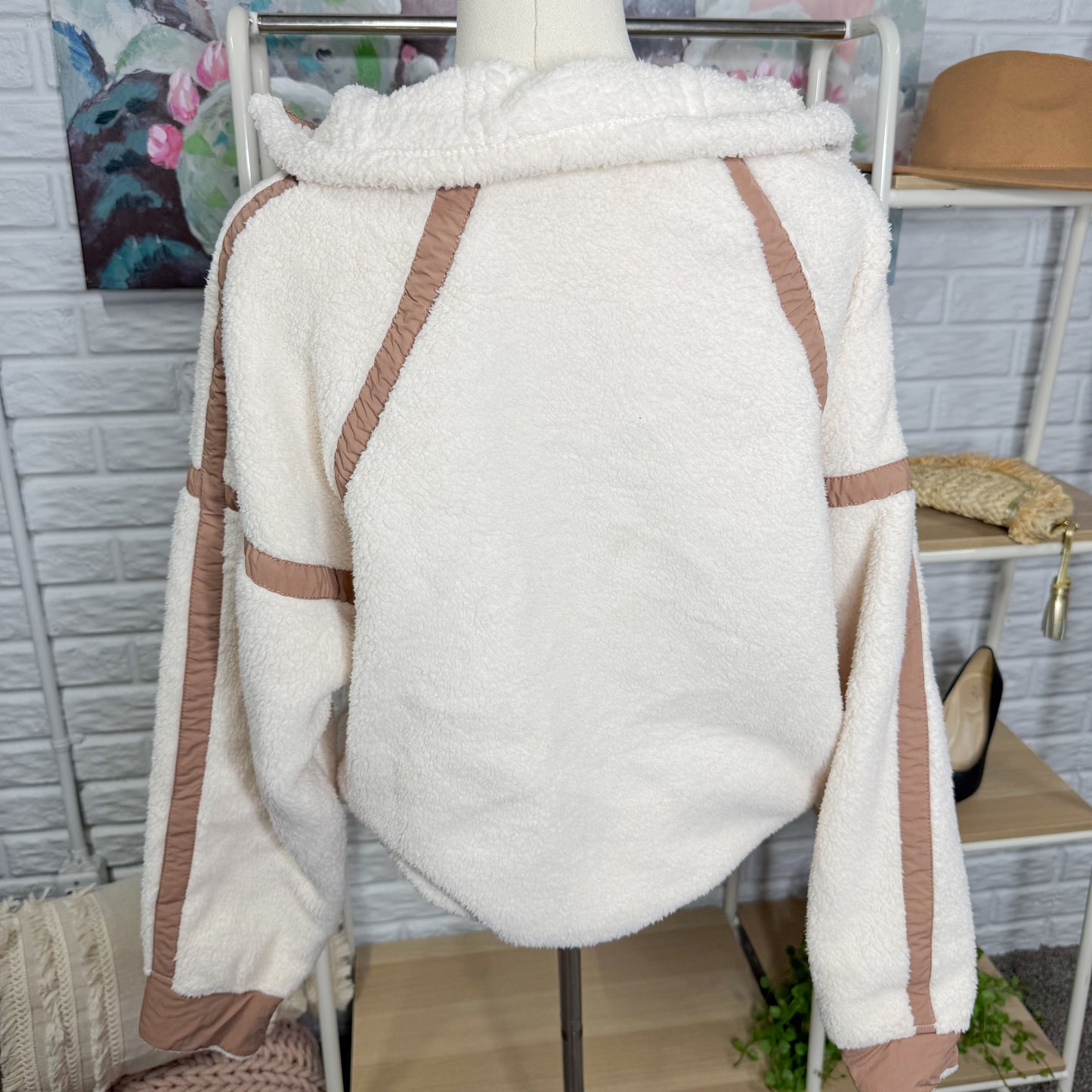 Panadila Half Zip Sherpa Pullover in Beige (M)