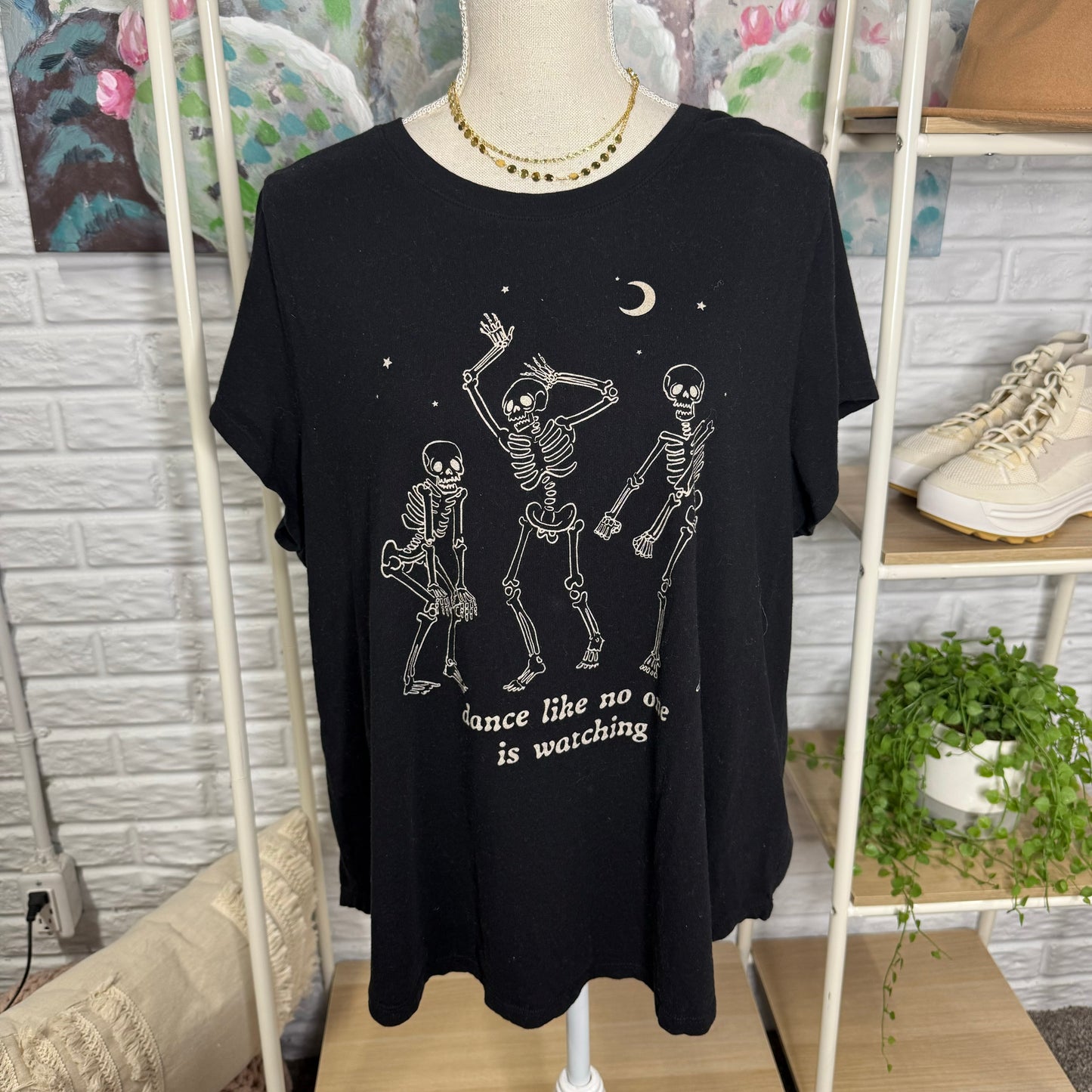 Old Navy Skeleton Dance Like No One is Watching Graphic Tee (XXL)