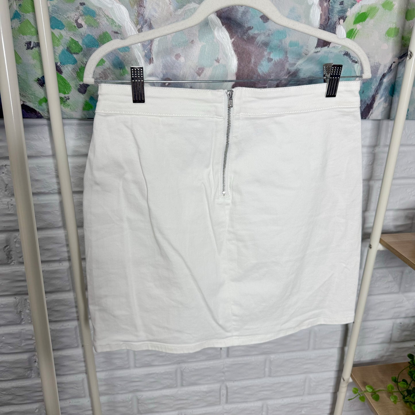 Luvamia White Mini Skirt (L)