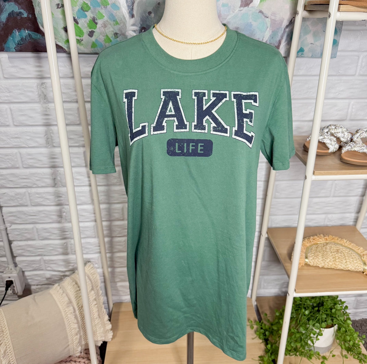 Maurice’s New Lake Life Graphic Tee (XS)