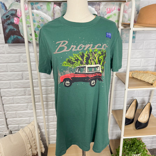 Maurice’s New Green Ford Bronco Christmas Tree Graphic Tee (XS)