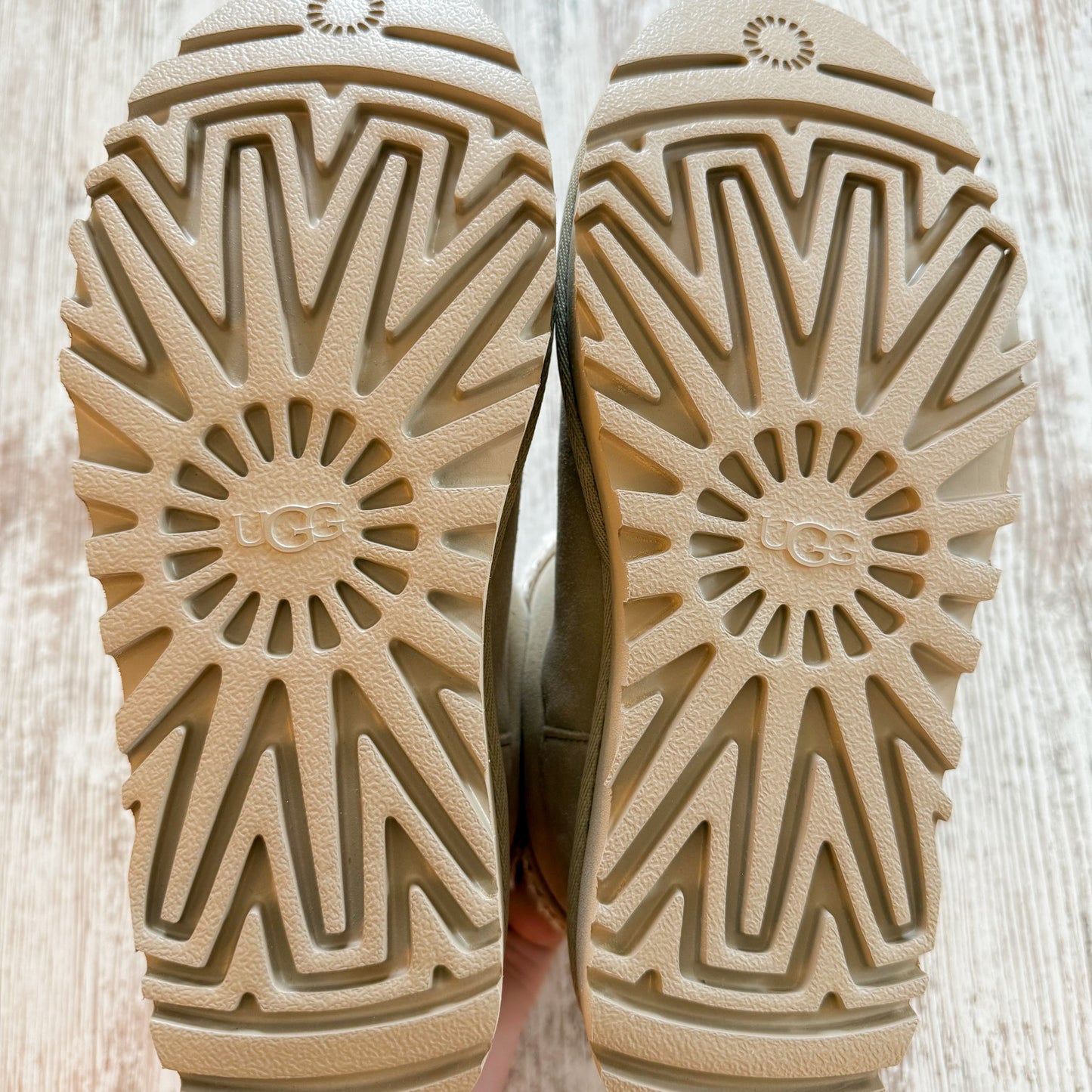 NEW Ugg Classic Ultra Mini Alpsey Boot (7)