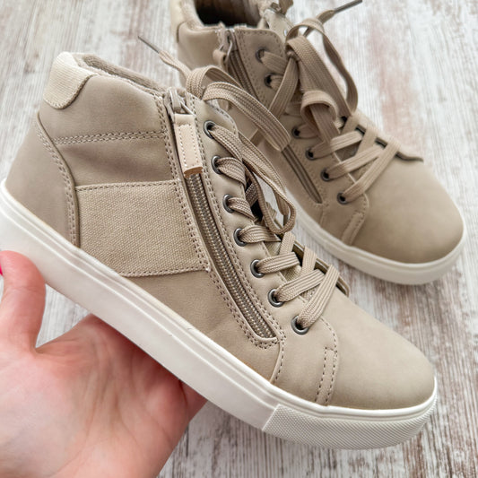 Maurice’s SuperCush Nora Hybrid Sneaker (6.5)