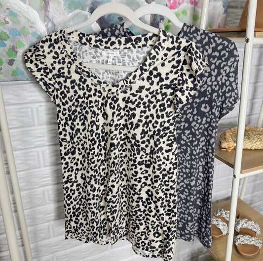 Maurice’s Leopard Print Tee Bundle (XS/S)