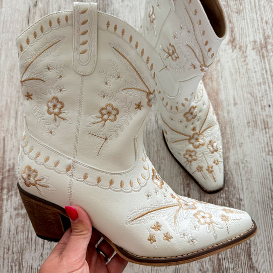 White Western Embroidered Mid Calf Cowgirl Boots (9)