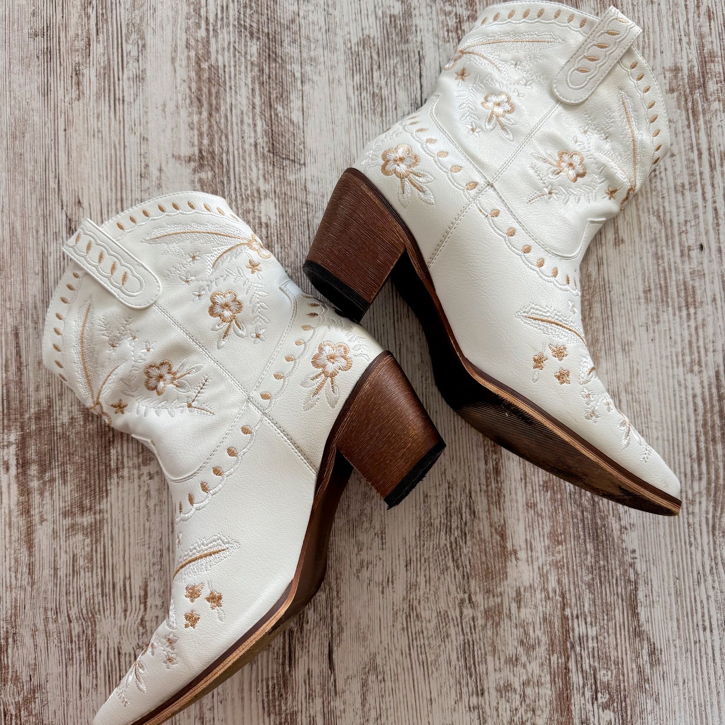 White Western Embroidered Mid Calf Cowgirl Boots (9)
