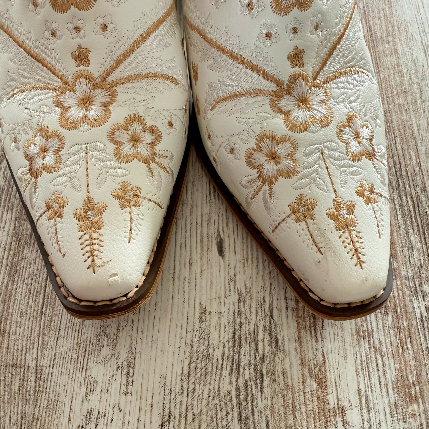 White Western Embroidered Mid Calf Cowgirl Boots (9)