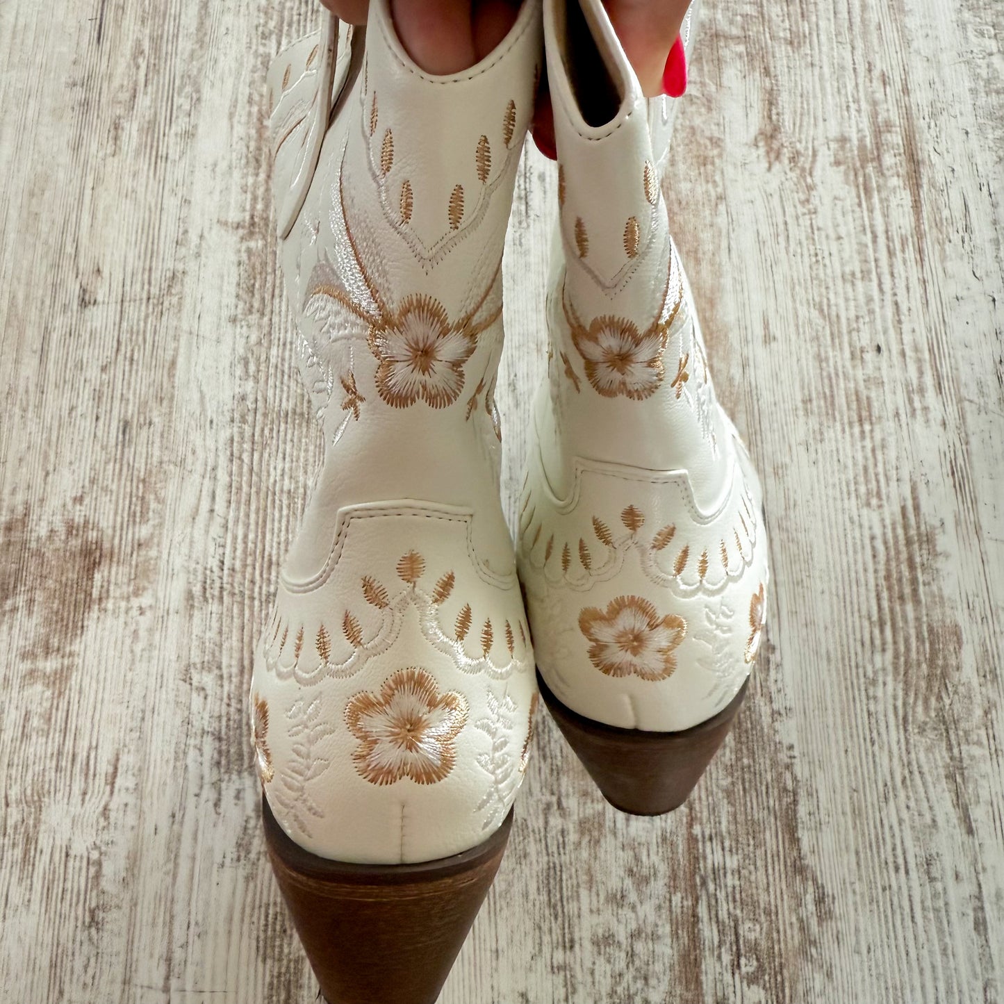 White Western Embroidered Mid Calf Cowgirl Boots (9)