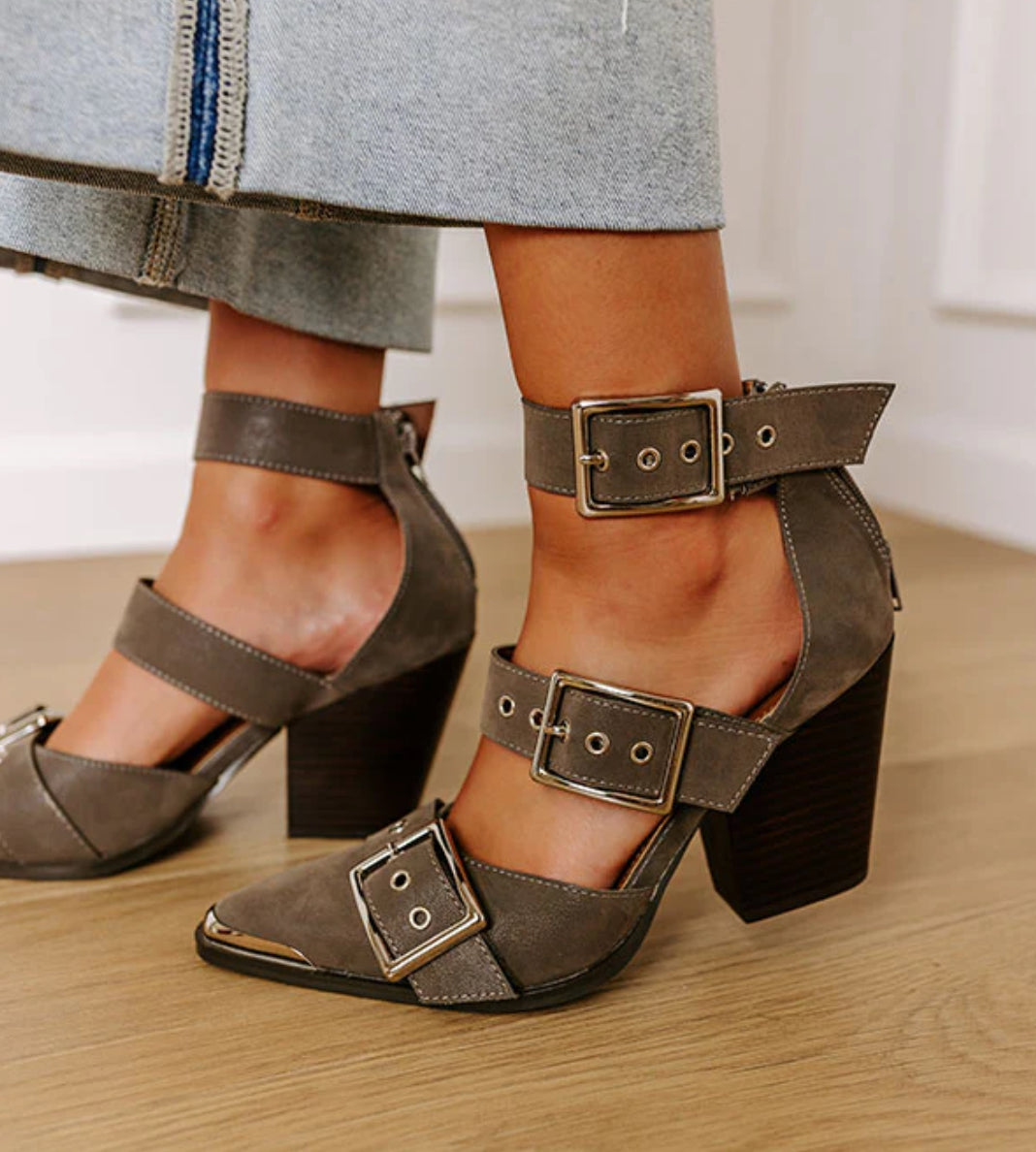 Mi.im Hendrix Strappy Buckle Heels (8.5)