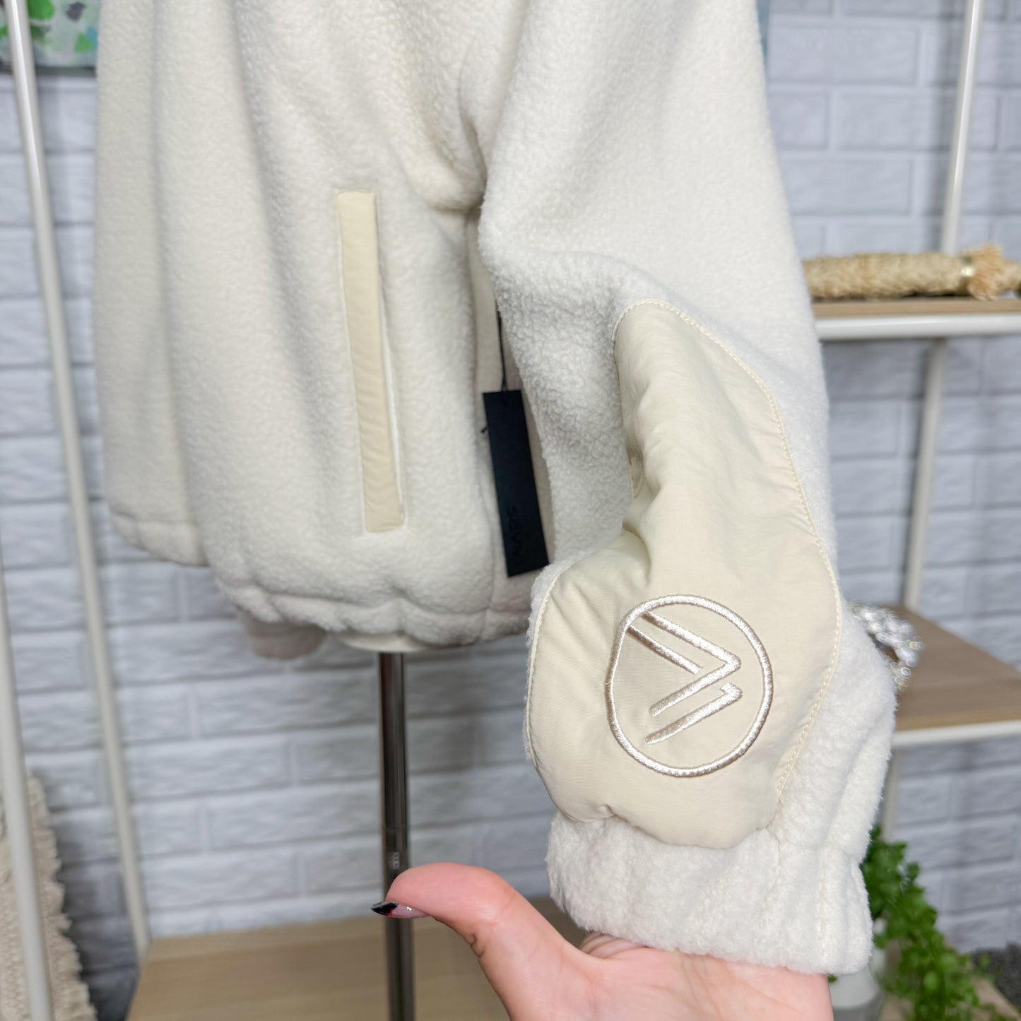 Savvi New Camper Sherpa Pullover in Cashew (small)
