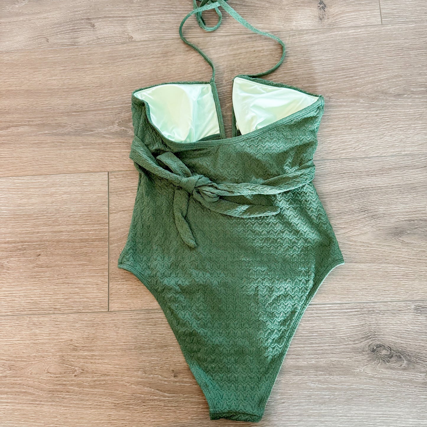 Cupshe New Textured Eucalyptus Convertible Strap Bandeau V-Wire Halter One Piece Swimsuit (S)