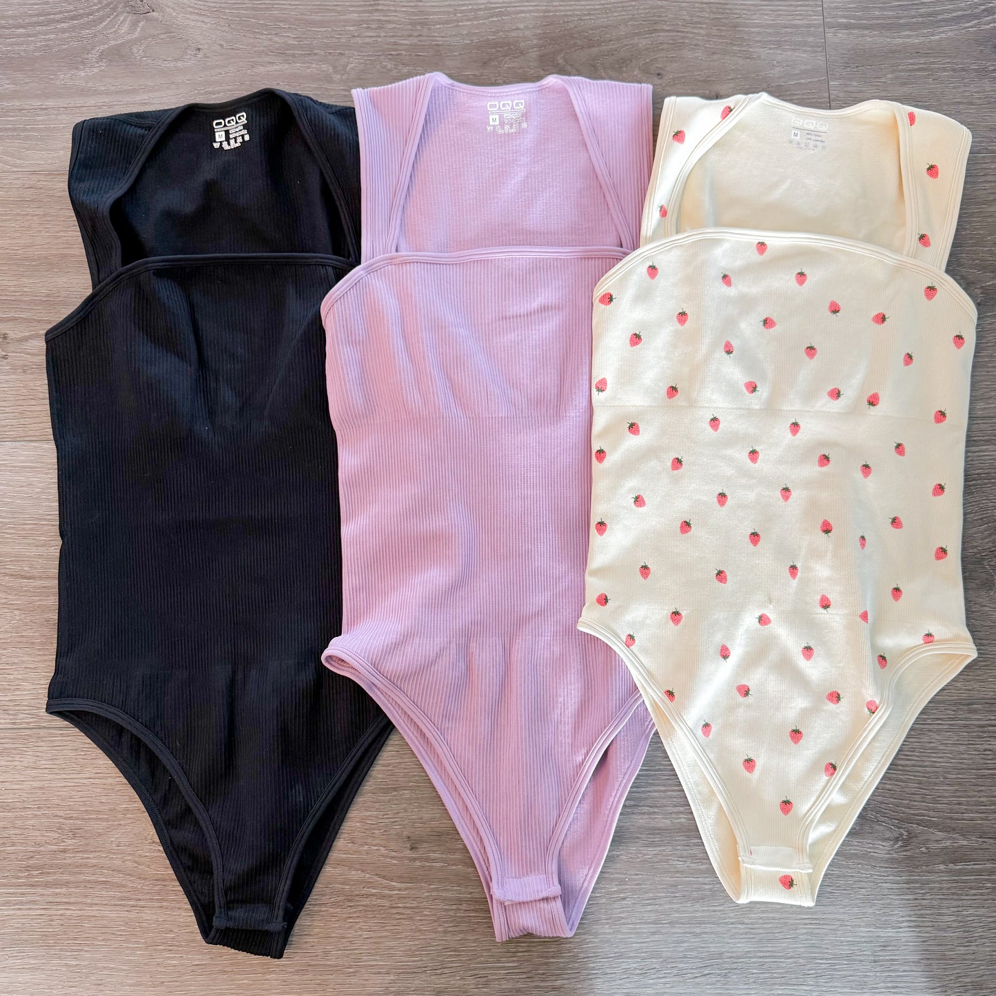 OQQ 3 Ribbed Square Neck Bodysuits (M)