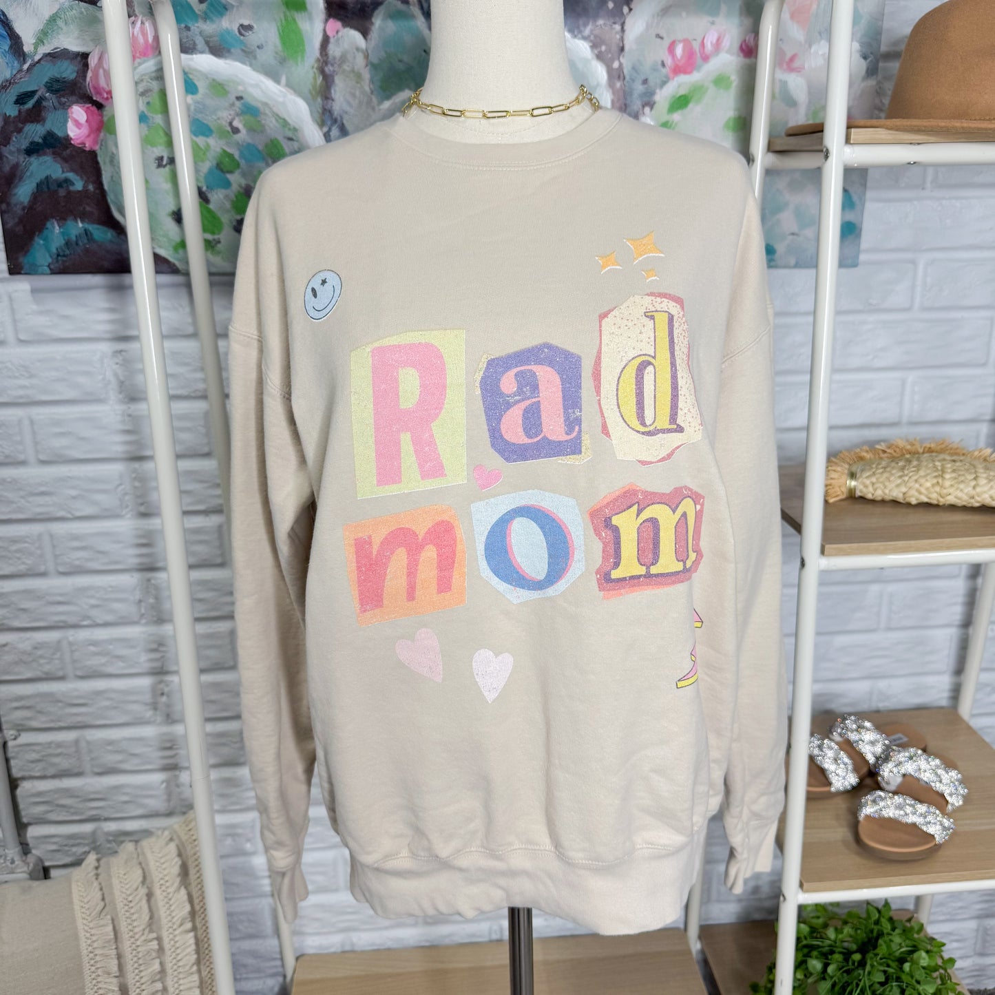 Mountain Moverz Rad Mom Poster Sweatshirt (S)