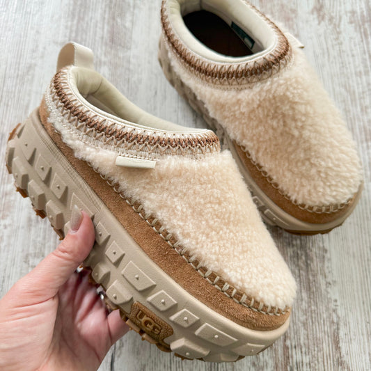 UGG New Venture Daze Cozy Shearling Shoes (6.5)