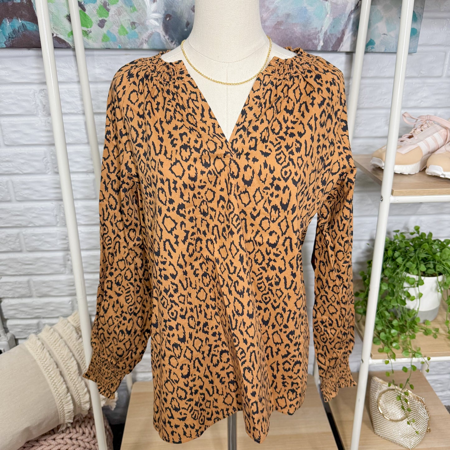 Maurice’s New Animal V Neck Poplin Blouse (M)