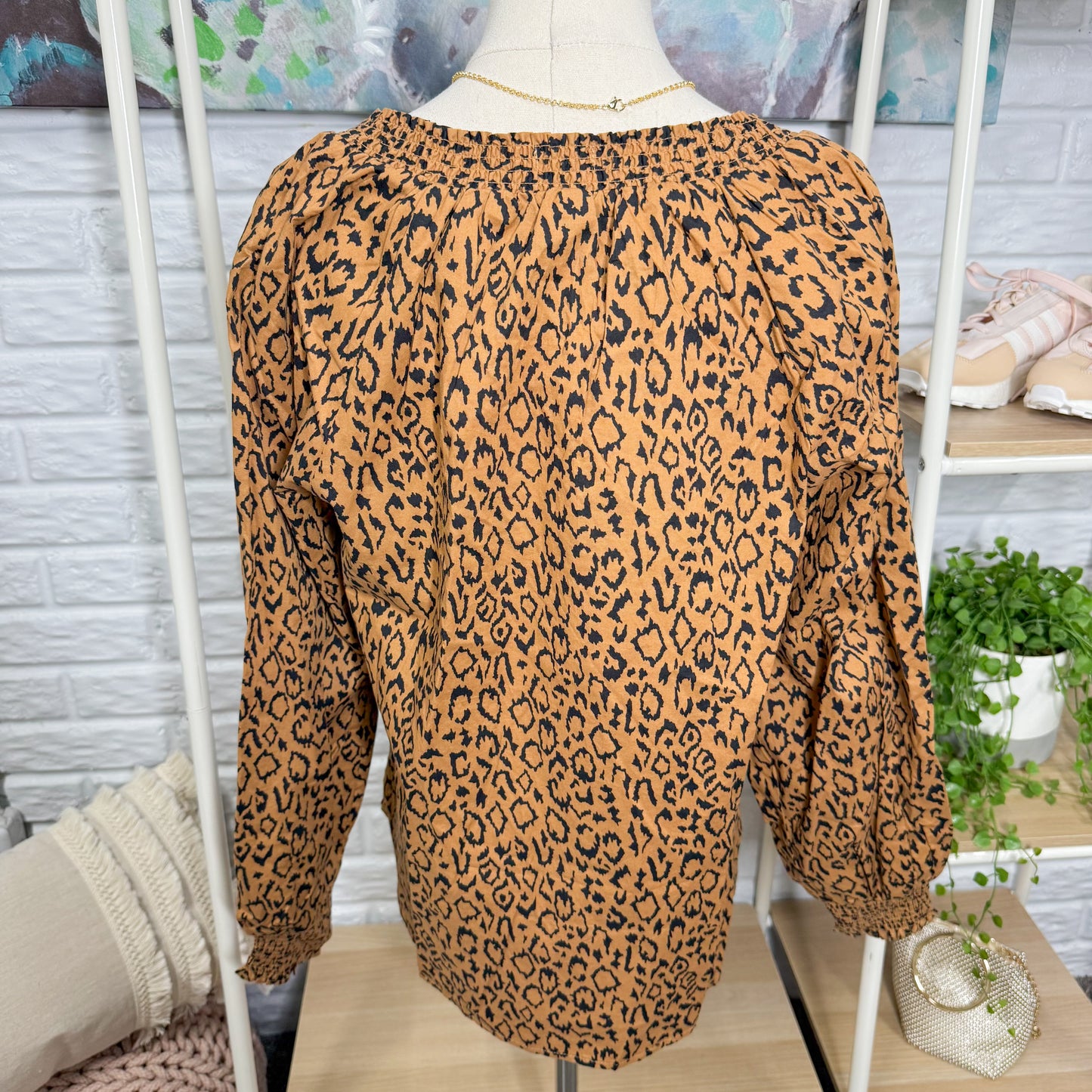 Maurice’s New Animal V Neck Poplin Blouse (M)