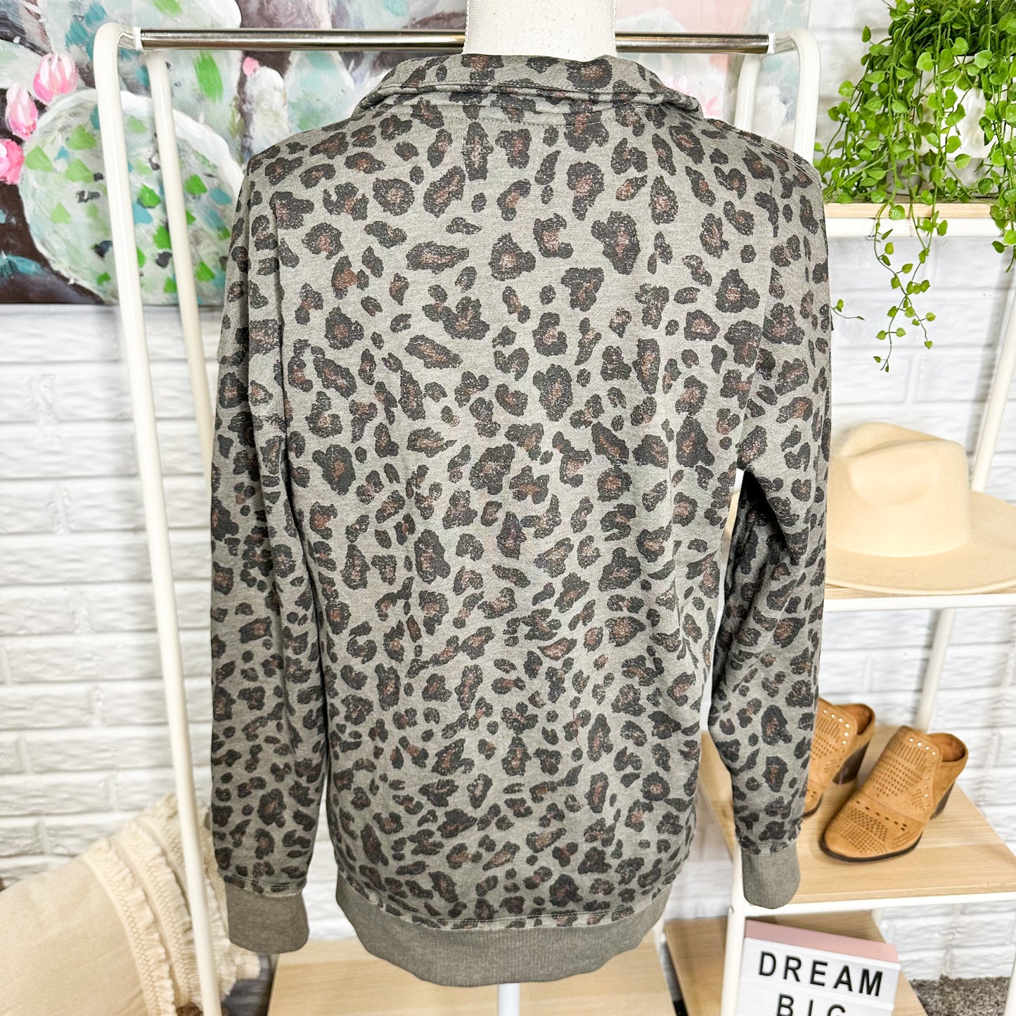 Maurice’s New Leopard Henley Pullover Size XS