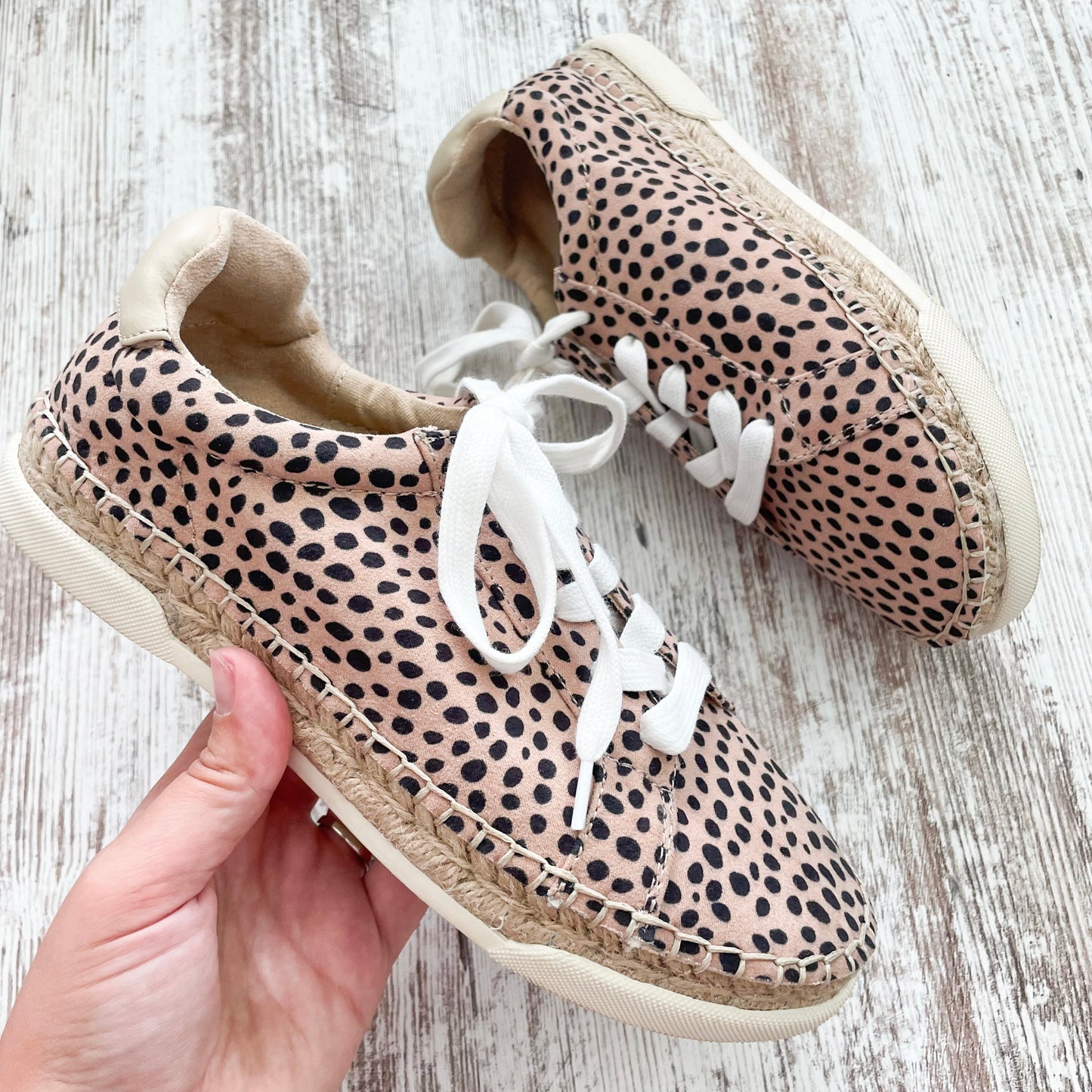 Universal Threads Cheetah Print Sneakers Size 6