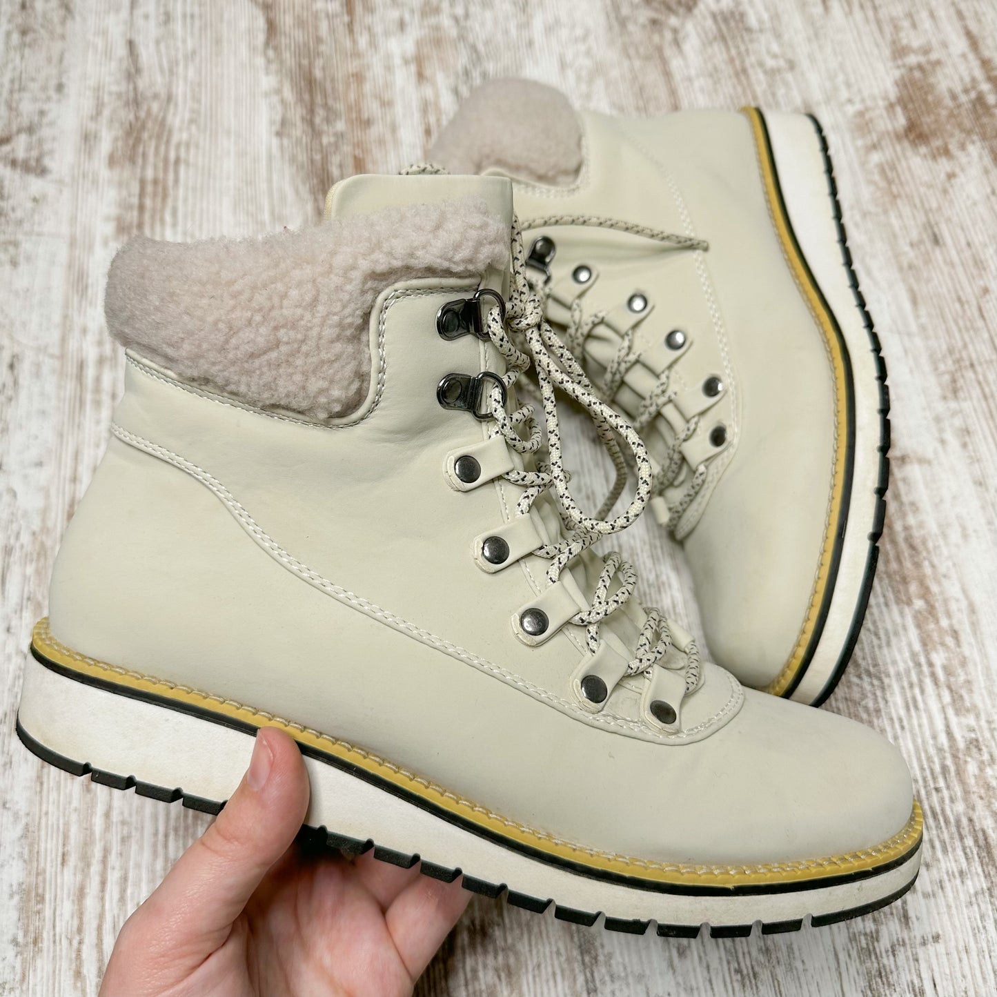 Aspen Nomad Stone Water Resistant Boots Size 9