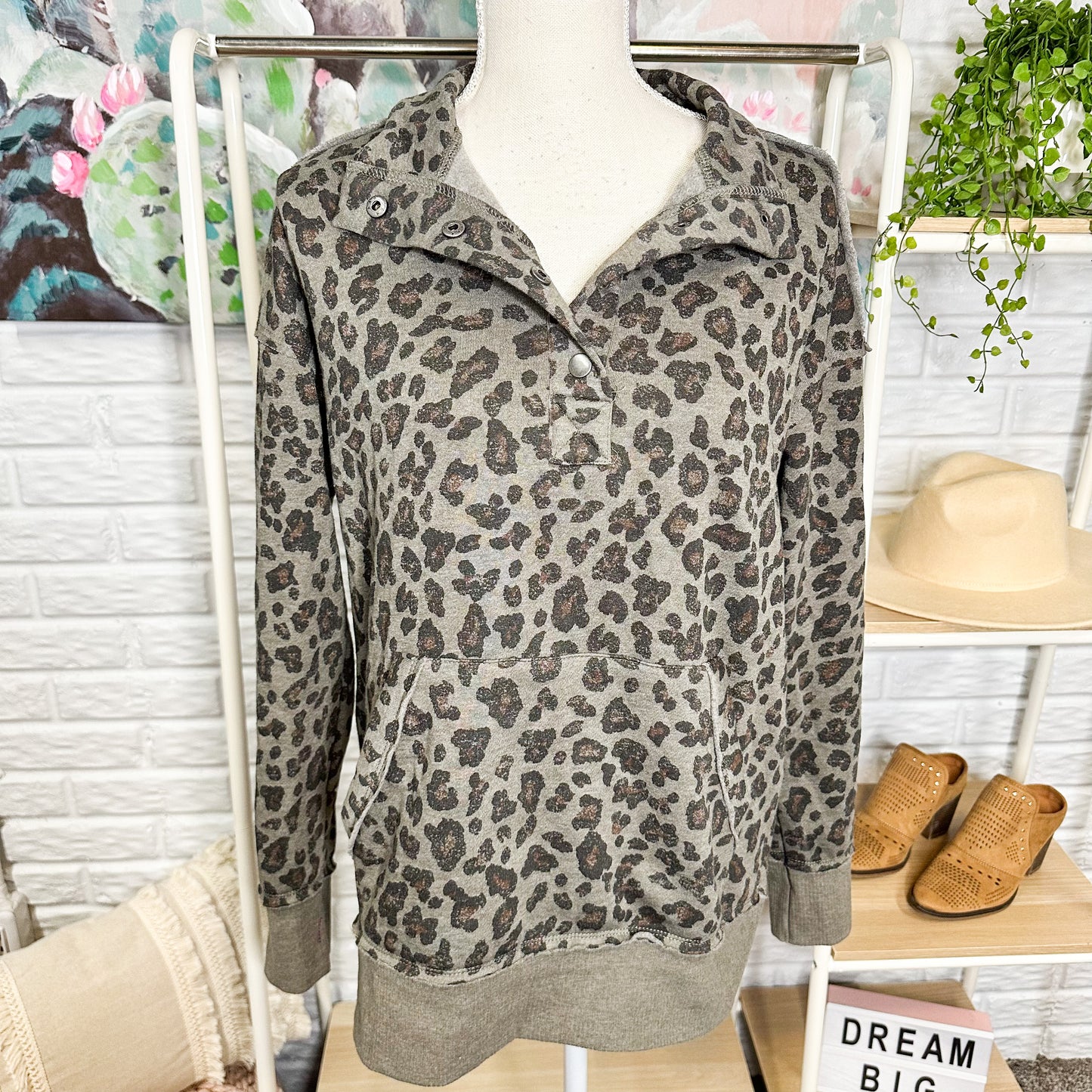 Maurice’s New Leopard Henley Pullover Size XS